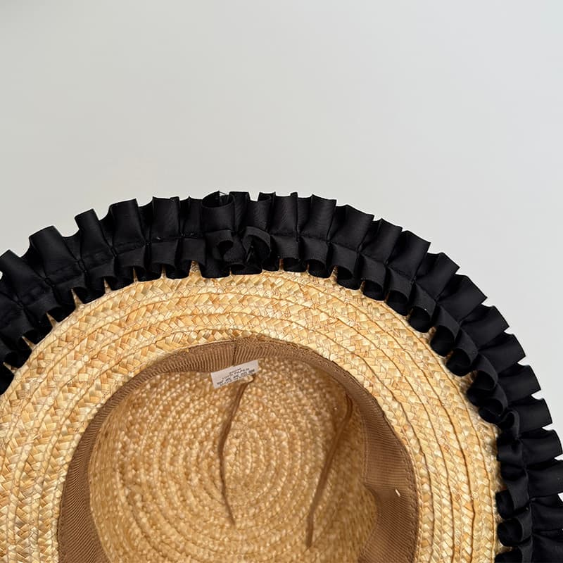 キッズ 帽子 リボン飾り付き子供用麦わら帽子｜黒リボン×フリル縁取りで上品なサマースタイル