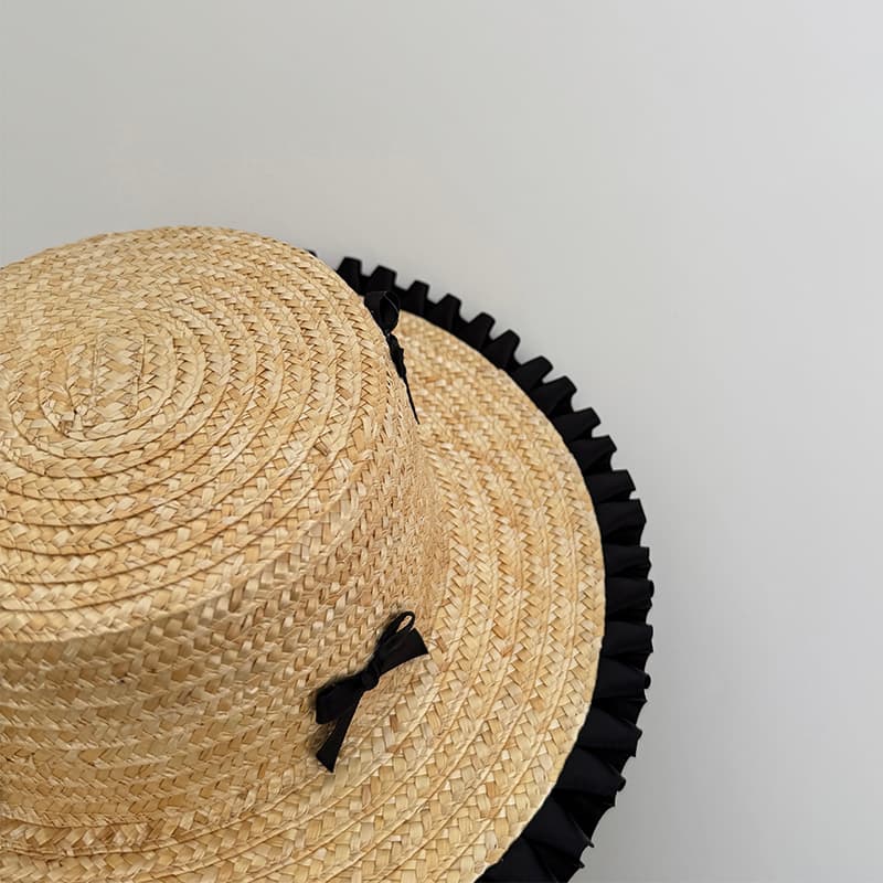 キッズ 帽子 リボン飾り付き子供用麦わら帽子｜黒リボン×フリル縁取りで上品なサマースタイル