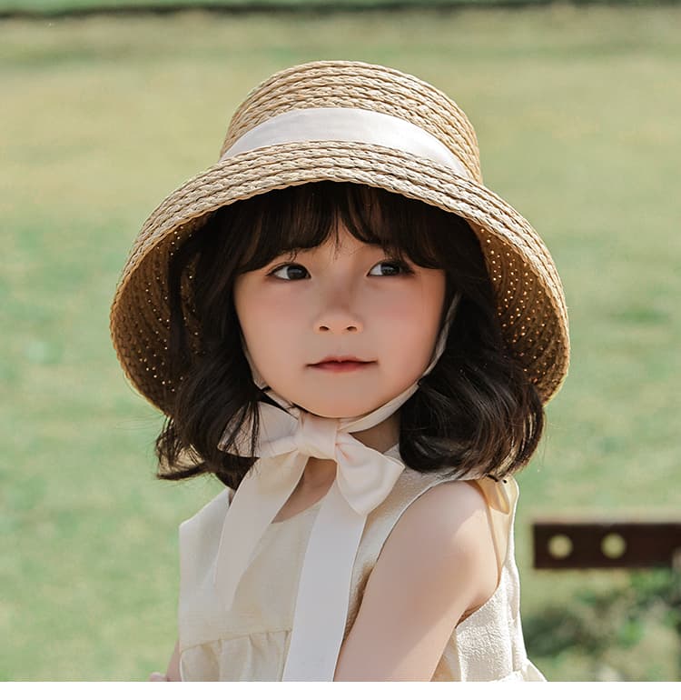 キッズ 帽子 上品リボン結び夏の子供麦わら帽子｜天然素材×白リボンでお出かけにぴったり