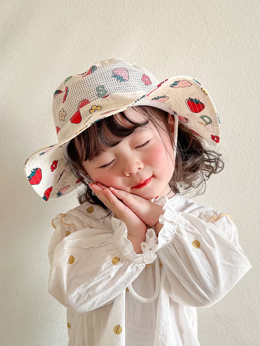 いちごフルーツメッシュバケットハット（キッズ）｜通気性＆あごひも付き 日差し対策帽子 48-52 cm