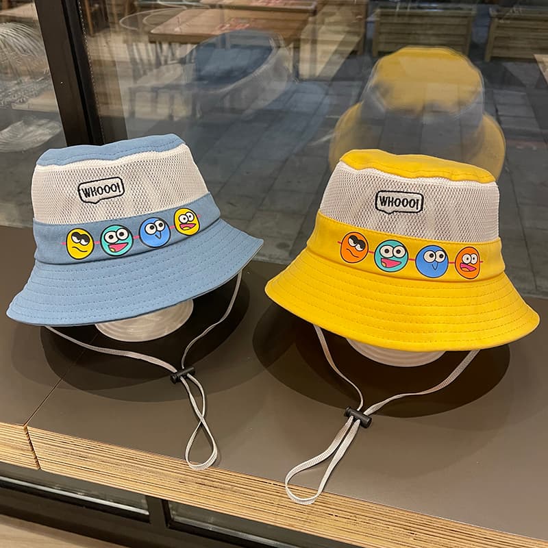キッズ 帽子 おもしろ顔柄メッシュバケットハット｜通気性＆かわいい絵文字デザイン 2,660円（税込）