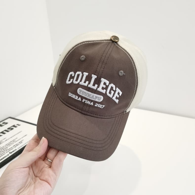 COLLEGE メッシュキッズキャップ｜通気性抜群 × ロゴ刺繍入り スポーティなデザイン