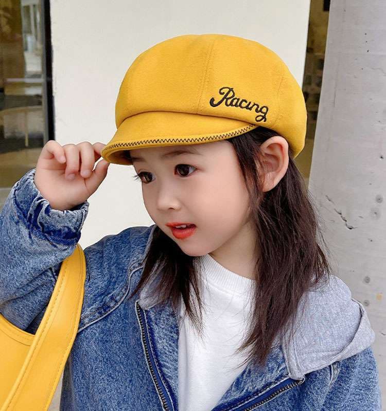 キッズ帽子 クールにキめる！“Racing”ロゴ入りキッズキャスケット帽｜48–54cm【2–10歳】