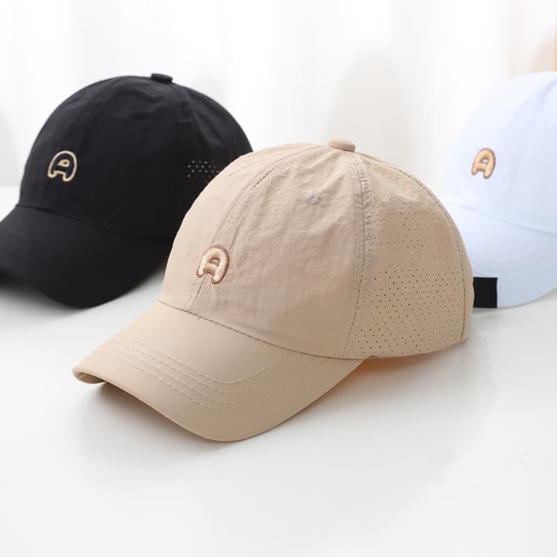 キッズ帽子 イニシャル「A」刺繍入り軽量通気性キッズキャップ