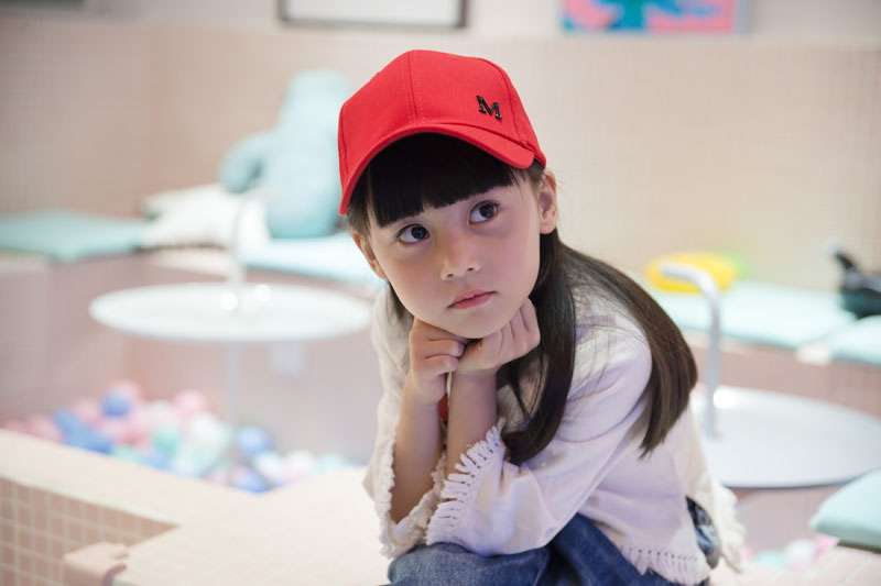 キッズ帽子 女の子に似合うクールキャップの王道！ 子供向けイニシャルキャップ