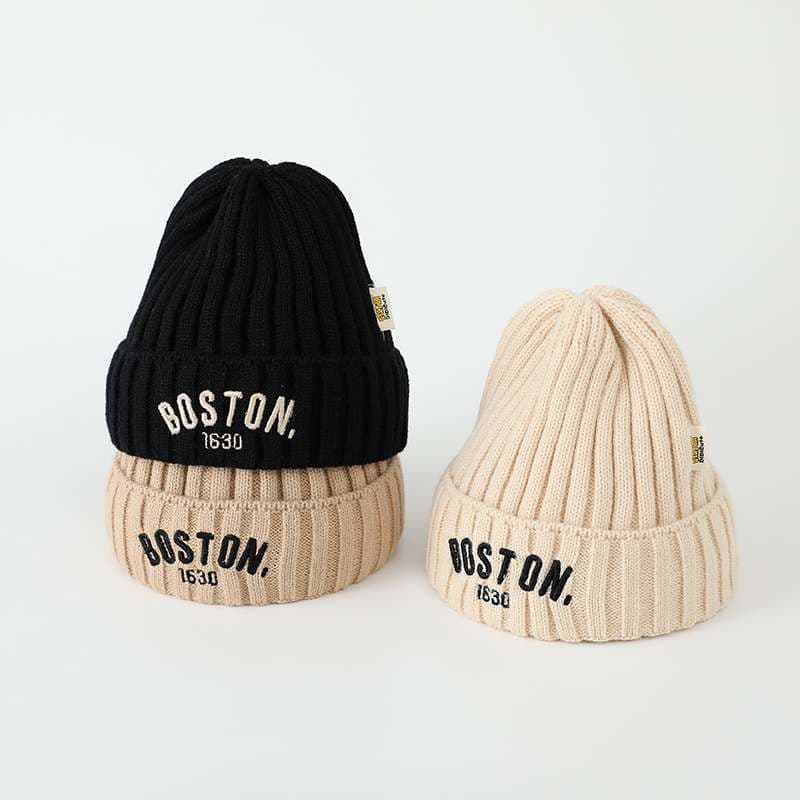 キッズ帽子  ボストン刺繍入りリブ編みニット帽