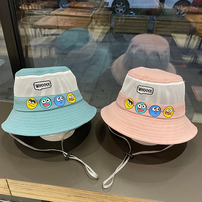 キッズ 帽子 おもしろ顔柄メッシュバケットハット｜通気性＆かわいい絵文字デザイン 2,660円（税込）