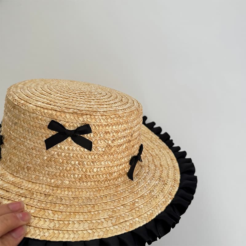 キッズ 帽子 リボン飾り付き子供用麦わら帽子｜黒リボン×フリル縁取りで上品なサマースタイル
