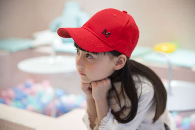 キッズ帽子 女の子に似合うクールキャップの王道！ 子供向けイニシャルキャップ