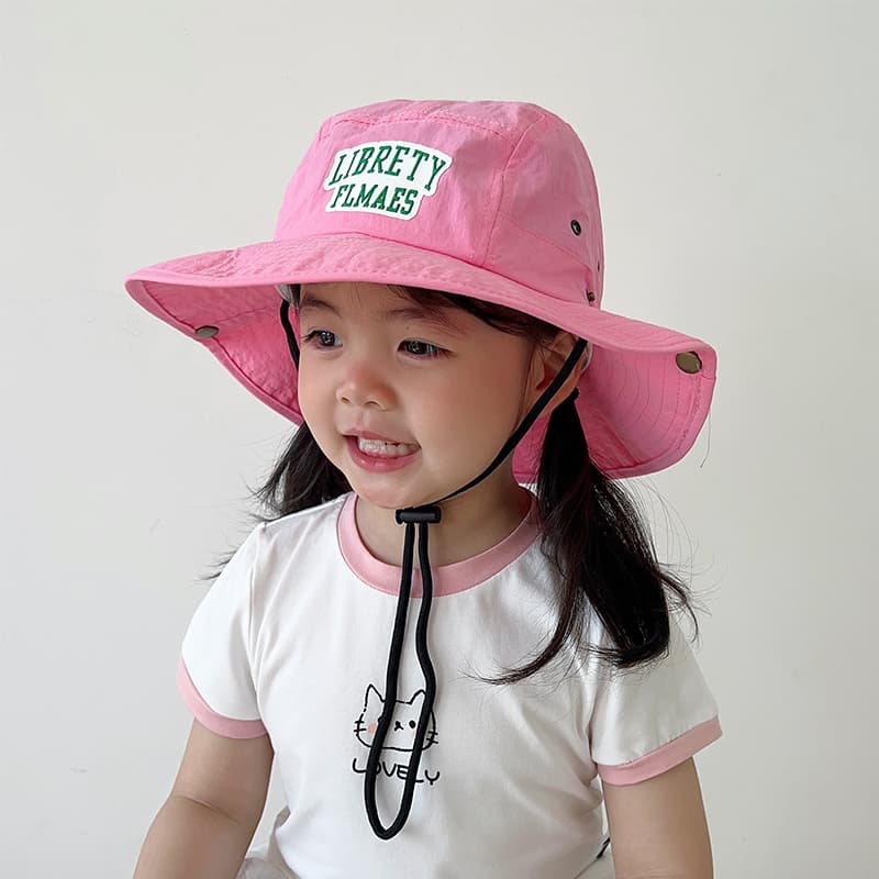 キッズ冒険帽子 ワイドつば＆あごひも付き｜外遊びに最適なメッシュバケットハット