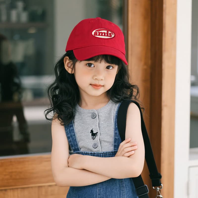 赤で差をつける！おしゃれキッズキャップ 赤 コットン 46-54cm 視線を集めるファッション帽子