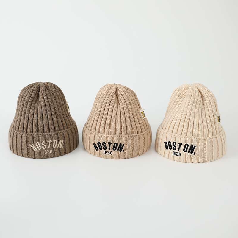 キッズ帽子  ボストン刺繍入りリブ編みニット帽