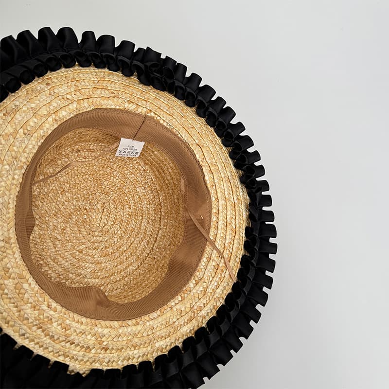 キッズ 帽子 リボン飾り付き子供用麦わら帽子｜黒リボン×フリル縁取りで上品なサマースタイル