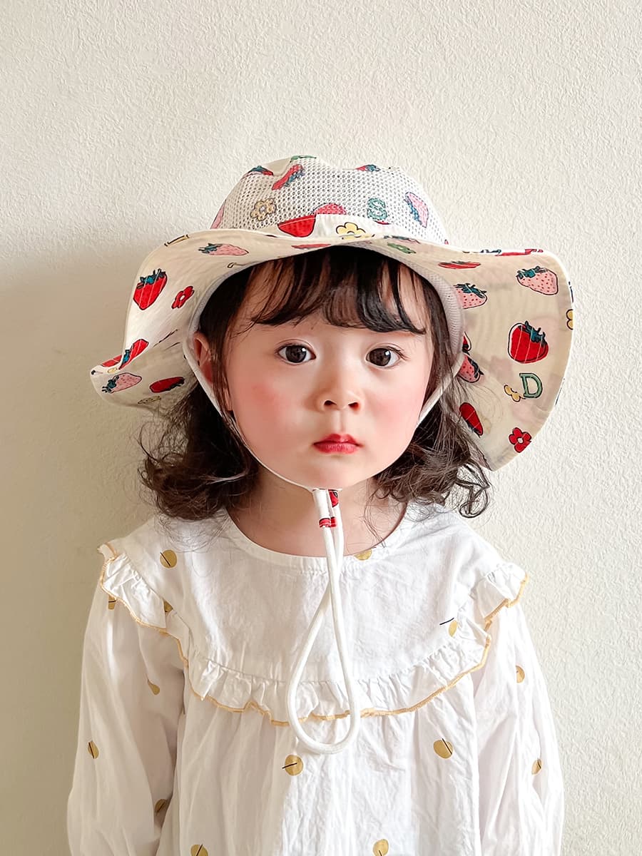 いちごフルーツメッシュバケットハット（キッズ）｜通気性＆あごひも付き 日差し対策帽子 48-52 cm