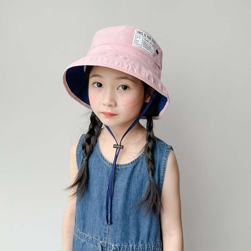 キッズ帽子  可愛いし小顔に見える！ お子様用リボン付きバケットハット｜安心のあご紐付き