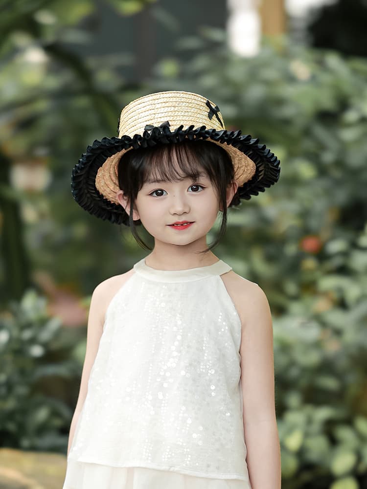 キッズ 帽子 リボン飾り付き子供用麦わら帽子｜黒リボン×フリル縁取りで上品なサマースタイル