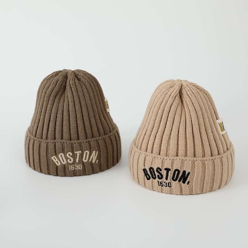 キッズ帽子  ボストン刺繍入りリブ編みニット帽