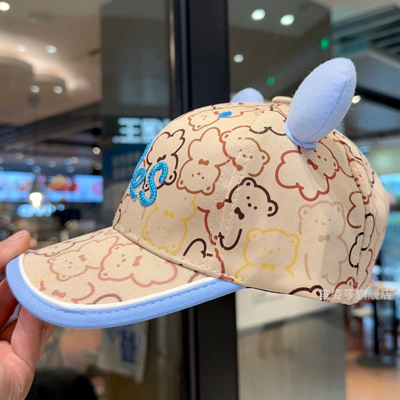 キッズ 帽子 くまさんポンポンキャップ｜くま柄総柄＋ふわふわポンポン付き 2,860円（税込）