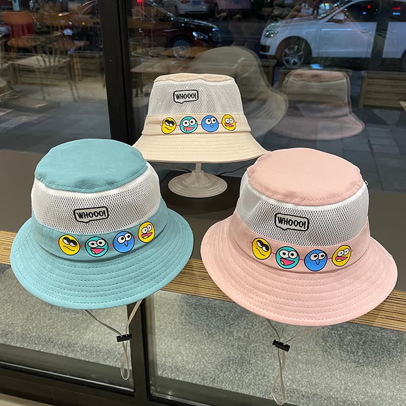 キッズ 帽子 おもしろ顔柄メッシュバケットハット｜通気性＆かわいい絵文字デザイン 2,660円（税込）