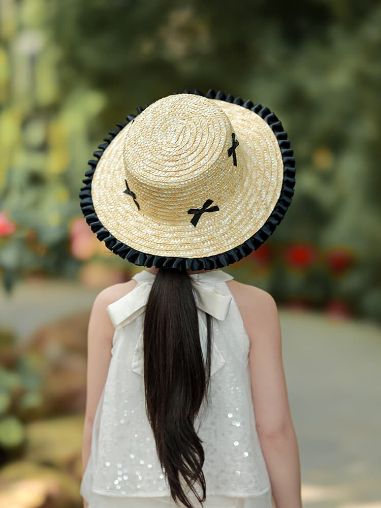 キッズ 帽子 リボン飾り付き子供用麦わら帽子｜黒リボン×フリル縁取りで上品なサマースタイル