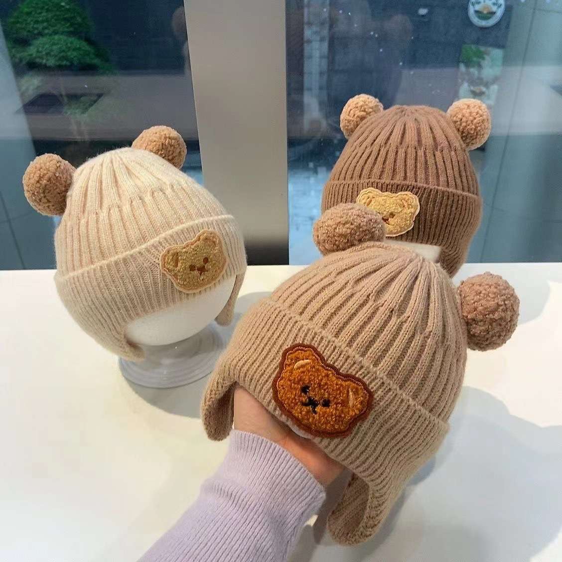 キッズ帽子  くまさんモチーフ付きニット帽