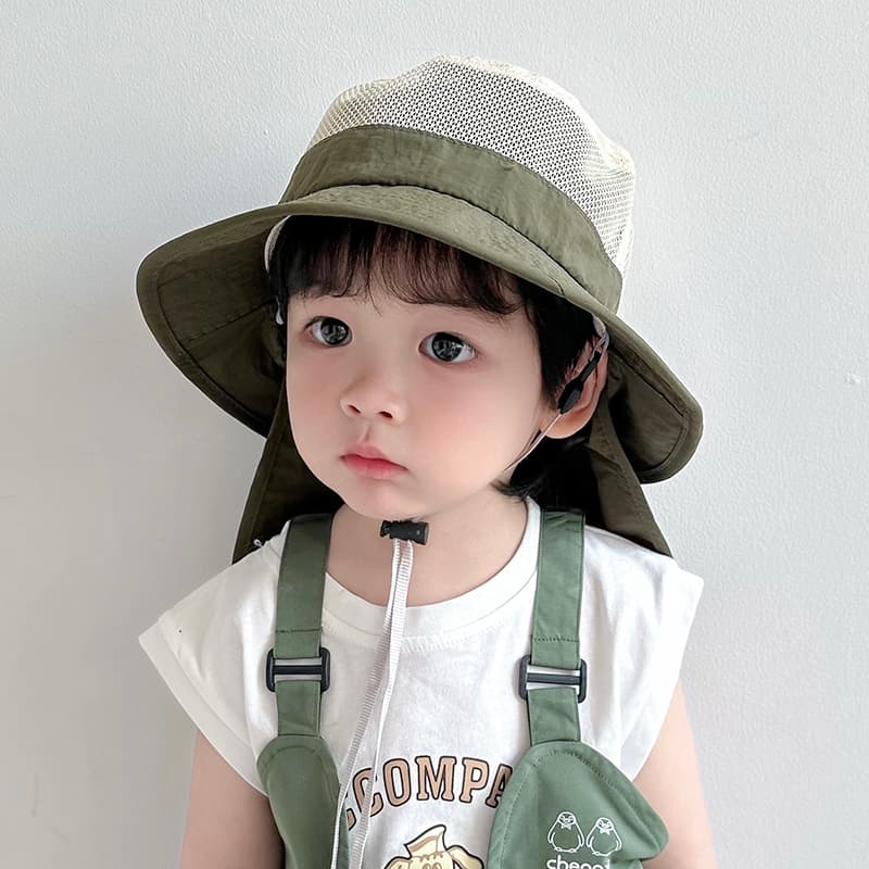 キッズ メッシュ日よけバケットハット｜スマイルモチーフ入り・あご紐付き 視線も安心
