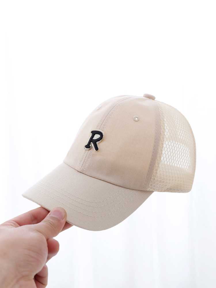 キッズ 帽子 イニシャルワッペン メッシュキャップ|「R」刺繍ワッペン&通気メッシュ仕様