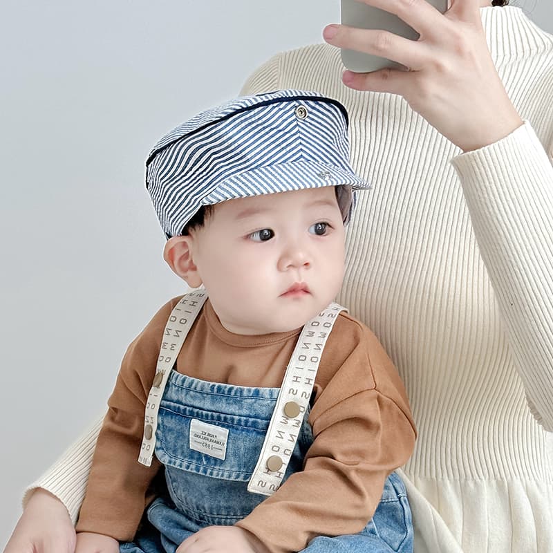 👶 かわいい縞模様 ベビーキャスケット(5ヶ月〜2歳/44–48 cm)