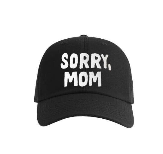 「SORRY,MOM」刺繍入りキッズキャップ|黒ベースの野球帽 秋冬 防寒性あり コットン 47-53cm