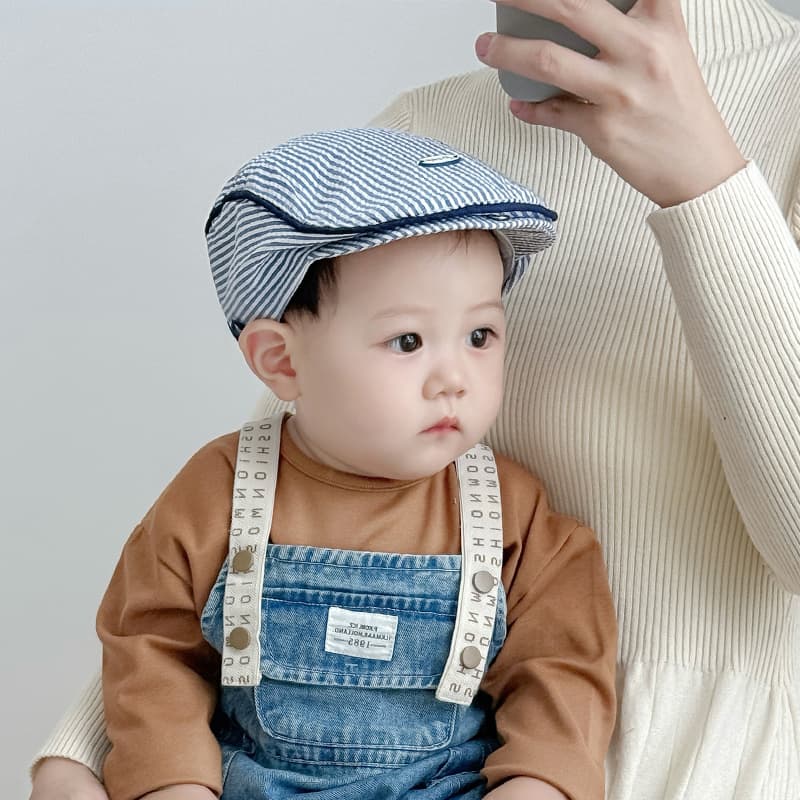👶 かわいい縞模様 ベビーキャスケット(5ヶ月〜2歳/44–48 cm)