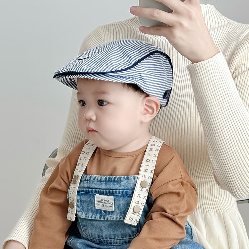 👶 かわいい縞模様 ベビーキャスケット(5ヶ月〜2歳/44–48 cm)