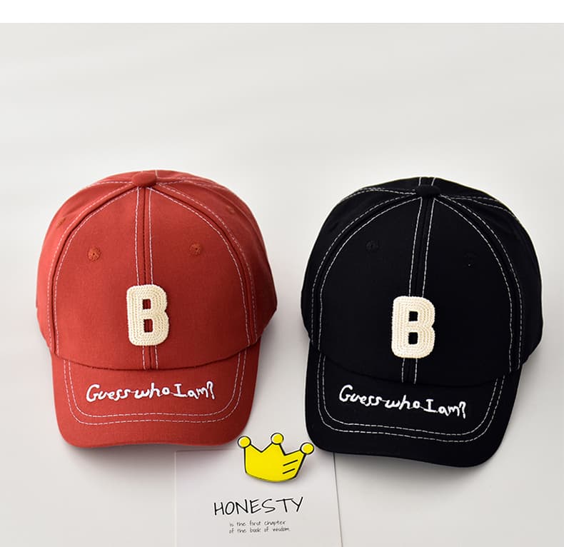 謎解きイニシャルキッズキャップ「B」|かわいい刺繍と遊び心で選ばれる子ども帽子 46-52cm