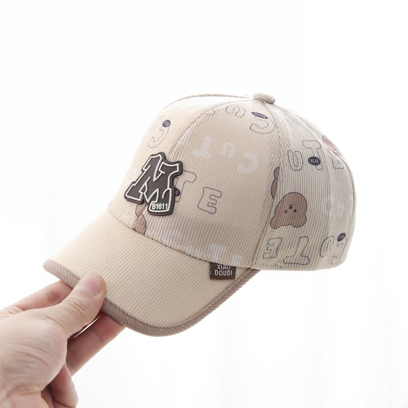 キッズ帽子 キッズ向けイニシャルワッペン付きコーデュロイキャップ